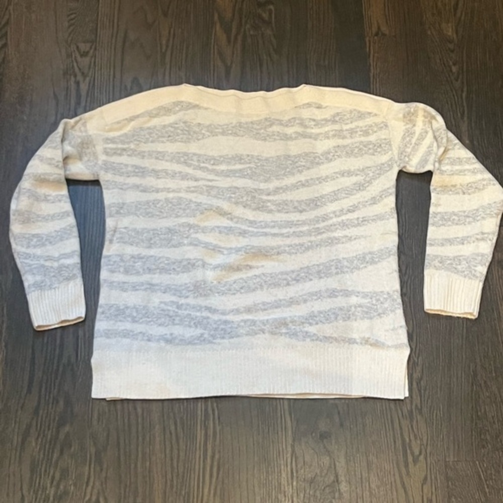 LOFT - Ann Taylor - Ivory and Grey Soft Zebra Print boatneck sweater size XS